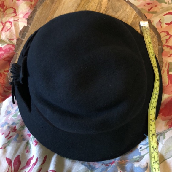 VINTAGE MAGID HATS brand Felted Wool Ladies Elegant Black
Floral Element NEW - Picture 12 of 16